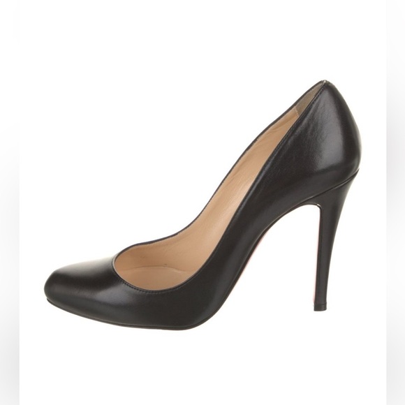 CHRISTIAN LOUBOUTIN
Black Patent Leather Pump ๐ ๐ฅ
NWT | EU 38.5 - Picture 8 of 15